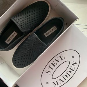 Steve Madden slip ons
